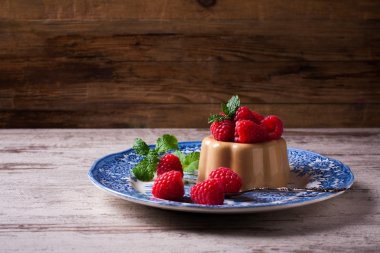 İtalyan tatlı kahve panna cotta