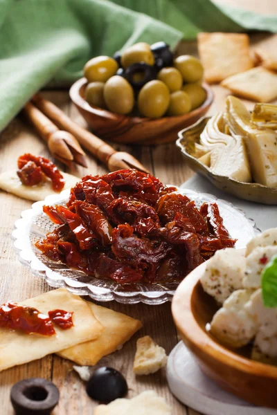 Sun dried tomatoes with olives — Stock Photo, Image