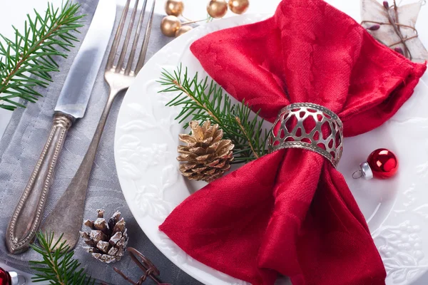 Local de mesa de Natal com decorações — Fotografia de Stock