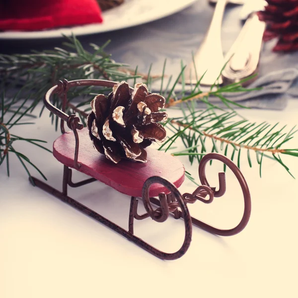 Різдвяна композиція з санчатами — стокове фото