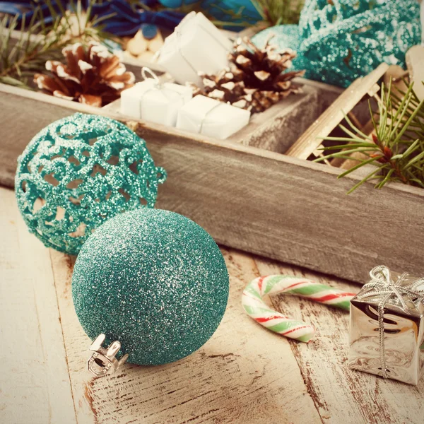 Decoración de Navidad en caja de madera . —  Fotos de Stock