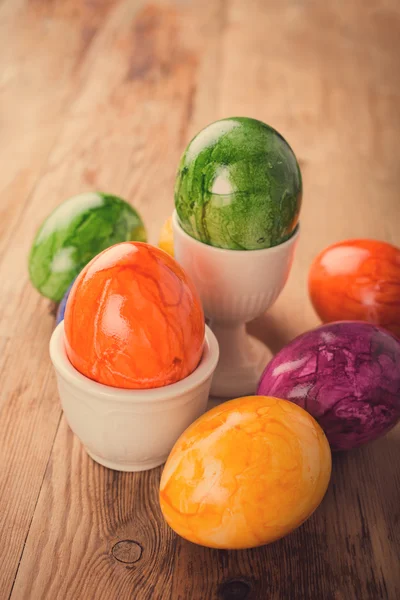 Velikonoční pozadí s barevnými vejci — Stock fotografie