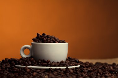 Kahve çekirdekli kahve fincanı