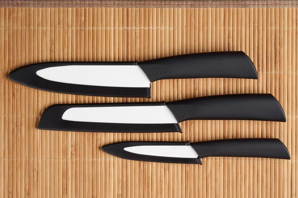 Tres cuchillos de cerámica —  Fotos de Stock