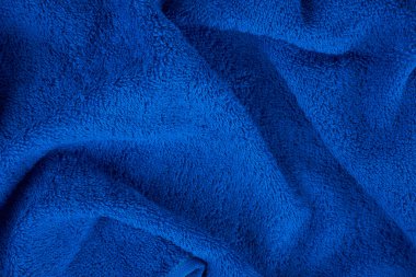 Mavi havlu.