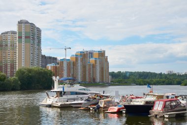 Yaz günü Moskova Nehri