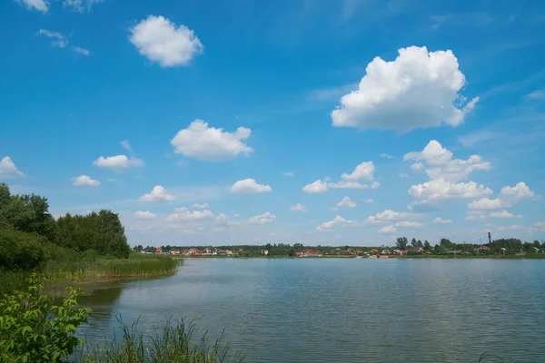 Zomerdag op de rivier — Stockfoto