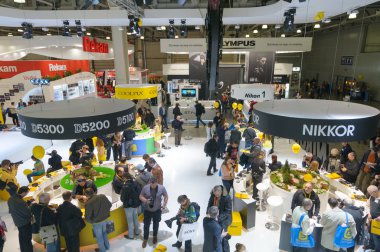 Fotoğrafçıları Nikon stand.