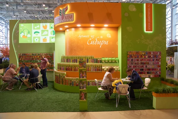 "Altai semillas "empresa agrícola en" Moscú feria internacional de flores 2015 ". — Foto de Stock