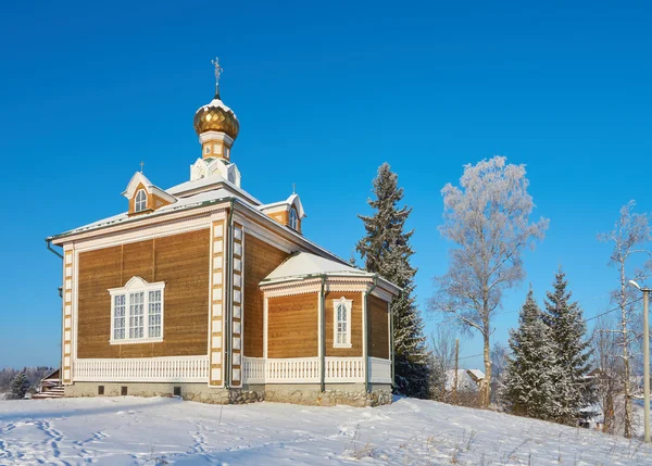 Belle église en bois à Volgoverkhovye — Photo