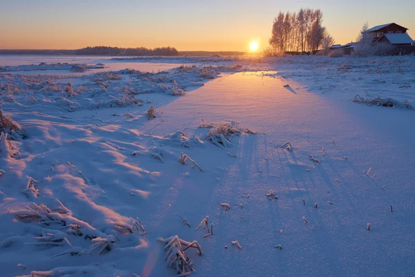 Första strålar av sol — Stockfoto