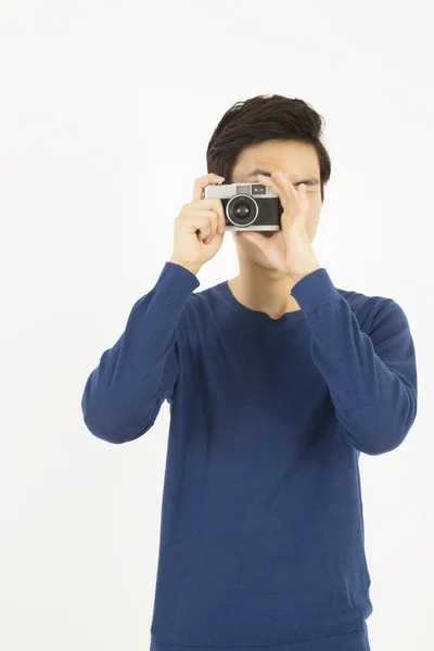 Ásia jovem tomando foto por um idade filme câmara — Fotografia de Stock