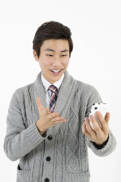 Zeer Gelukkig Jonge Aziatische Man Met Slimme Telefoon — Stockfoto