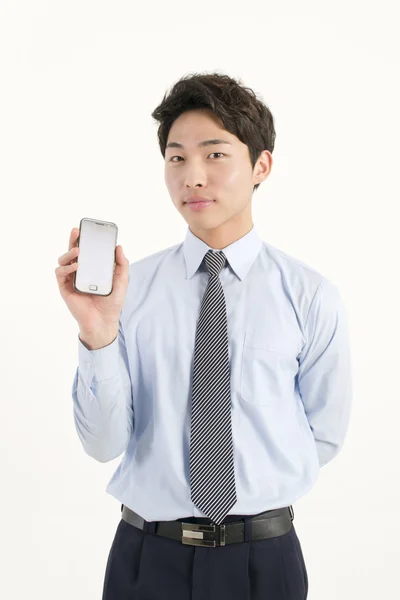 Asijské podnikatel ukazující chytrý telefon — Stock fotografie