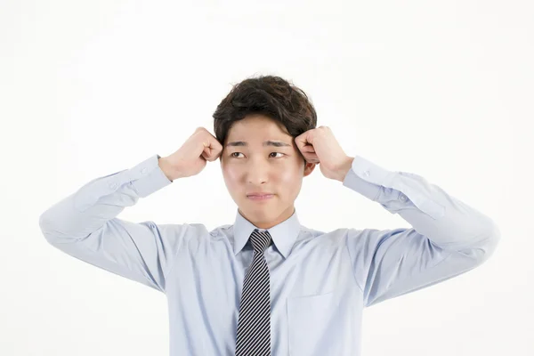 Стрессовый азиатский бизнесмен — стоковое фото