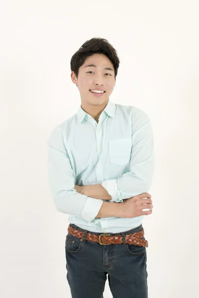 Asiatiska stilig manlig student med armarna korsade — Stockfoto