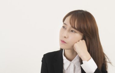 Güzel genç bir kadın.