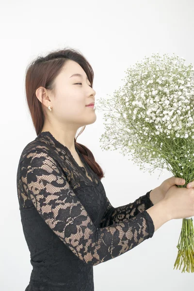 아름 다운 아시아 여자 라든지의 꽃다발 — 스톡 사진