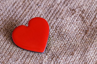 Kırmızı kalp çuval bezi