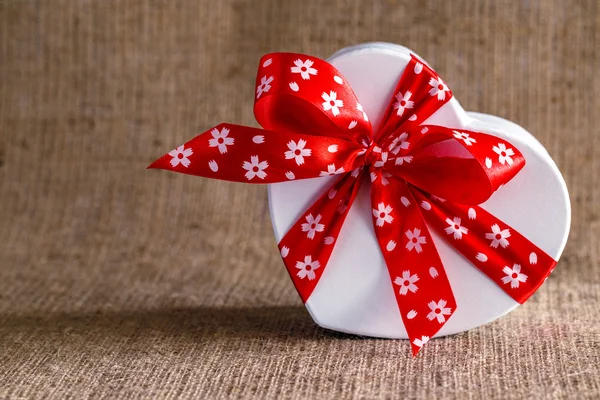 Heart box burlap — Stock Photo, Image