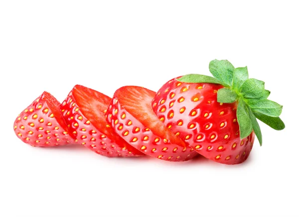 Trancher les fraises isolées sur fond blanc — Photo