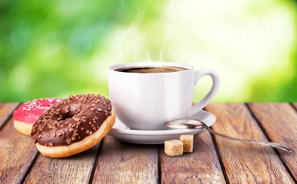 Coffee mug on a wooden table nature bokeh — Stock Photo, Image