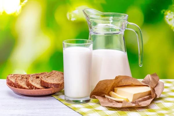 Glass of milk on a wooden table Nature Blur — Stock Photo, Image