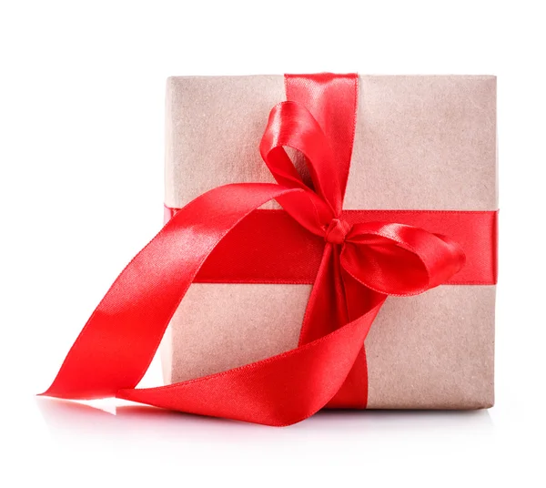 Boîte cadeau arc rouge isolé — Photo