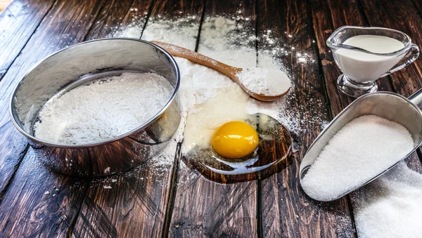 flour, egg, sieve board