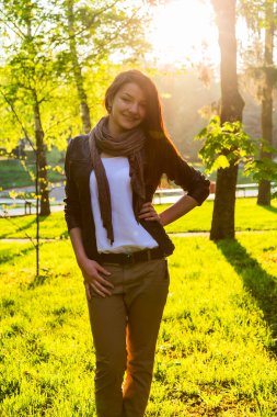 Kız park güneşli portre