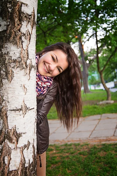 Meisje berk — Stockfoto