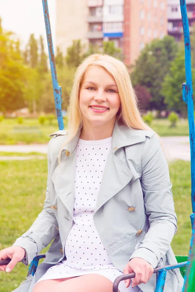 Pregnant woman swing — Stock Photo, Image