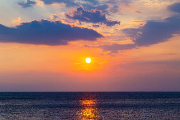 denizde gün batımı