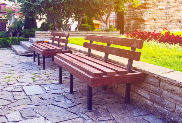 Grass park bench — Stock Photo, Image