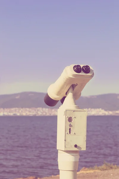 望遠鏡と海 — ストック写真