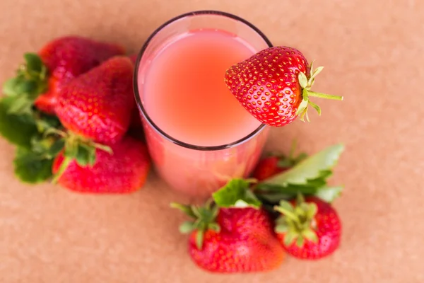 Juice och jordgubbar — Stockfoto