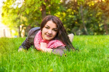 bir kız güzel güneşli portresi