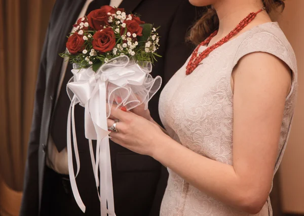 Wedding groom bride bouquet — Stock Photo, Image