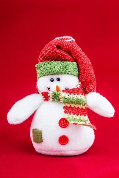 Снеговик красный фон — стоковое фото