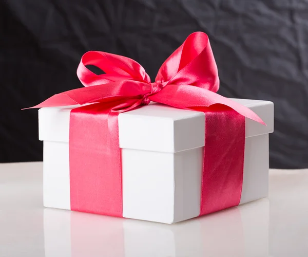 Caja de regalo blanca — Foto de Stock