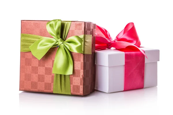 Caja de regalo verde rojo — Foto de Stock