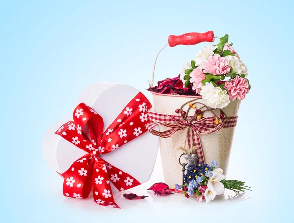 Bloemen gift vak boog lint — Stockfoto