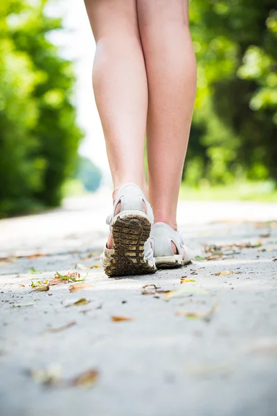 女性の足の道 — ストック写真