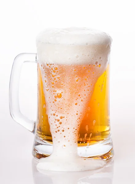 Glas öl skum — Stockfoto