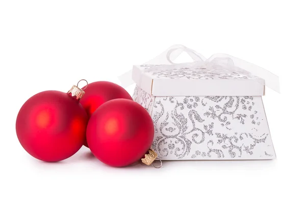 Confezione regalo fiocco palle di Natale — Foto Stock