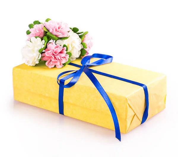 Sarı Mavi çiçek hediye kutusu — Stok fotoğraf
