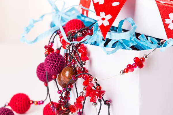 Gift box with red beads — Stock Photo, Image