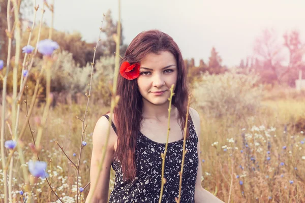 Zonnige portret van een vrouw — Stockfoto