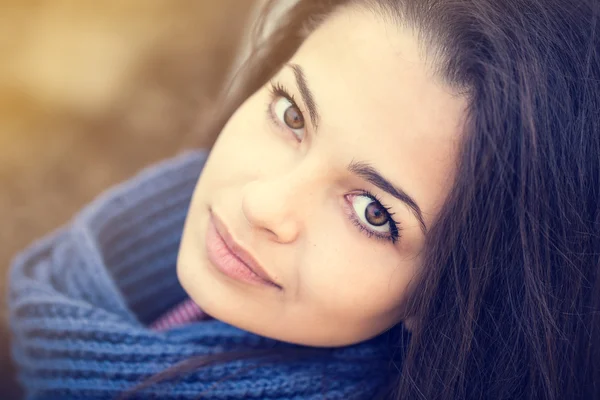 Mooie brunette vrouw portret — Stockfoto