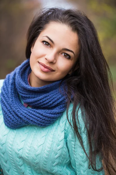 Mooie brunette vrouw portret — Stockfoto